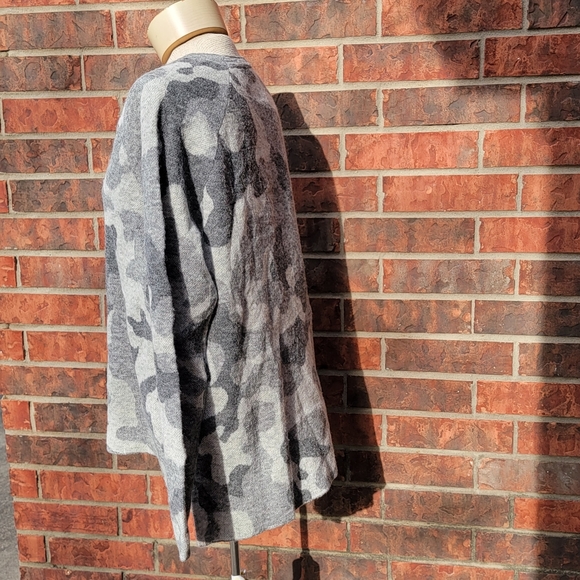 ATHLETA Undercover Camo Pullover Sweater Size M Gray Alpaca Hiking Climbing CYA - Picture 5 of 14